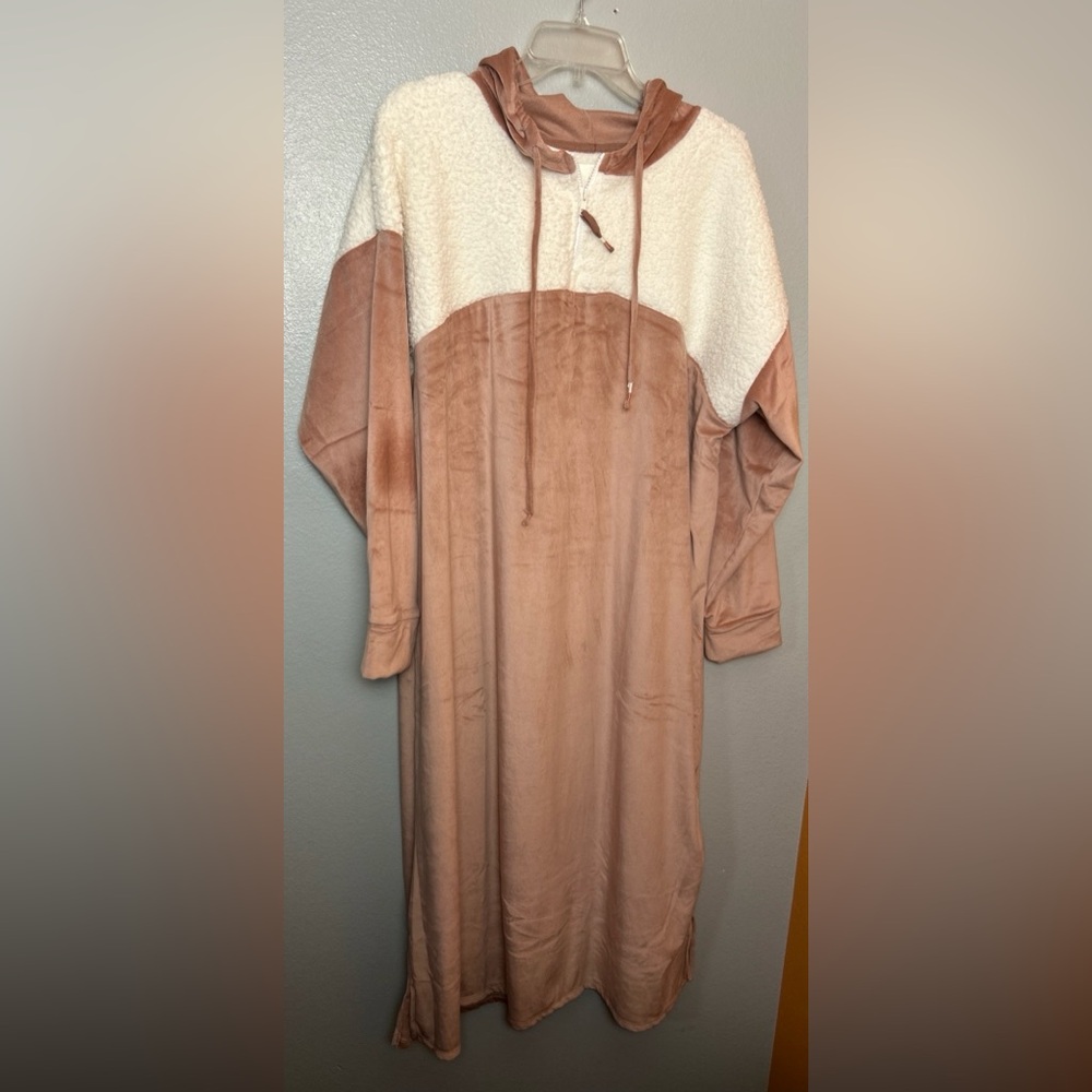 NWOT Women's Pink Size 1X Sleep Dress Hooded, Sherpa Detail, Soft By Cuddle Duds